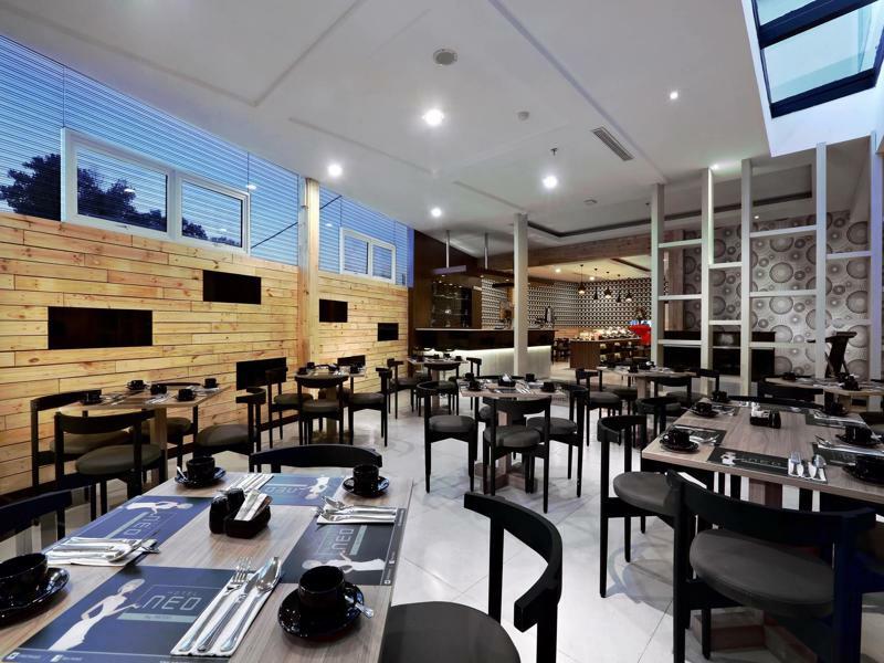 Neo Dipatiukur Bandung By Aston Hotel Exterior photo