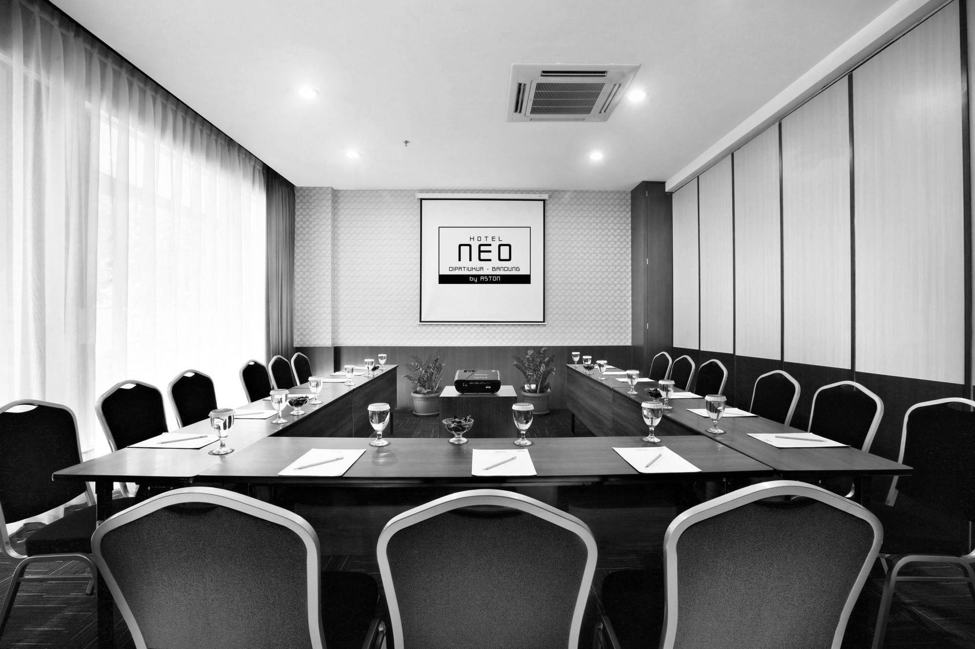 Neo Dipatiukur Bandung By Aston Hotel Exterior photo